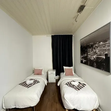 Gasthof The Golden Phoenix *