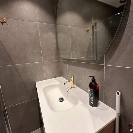 The Golden Phoenix Πανσιόν *