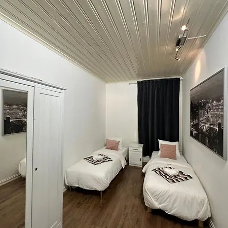 The Golden Phoenix Πανσιόν *