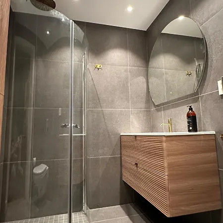 The Golden Phoenix Πανσιόν